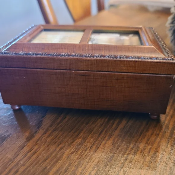 Music Box - Picture 3 of 5